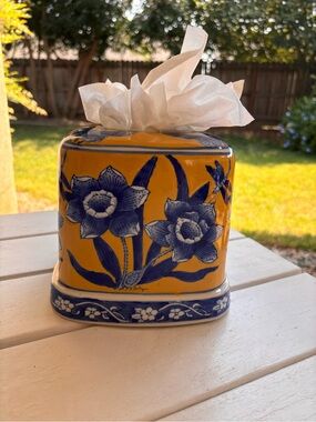 CIC Chinoiserie Blue/White Floral Ceramic Tissue Box Cover